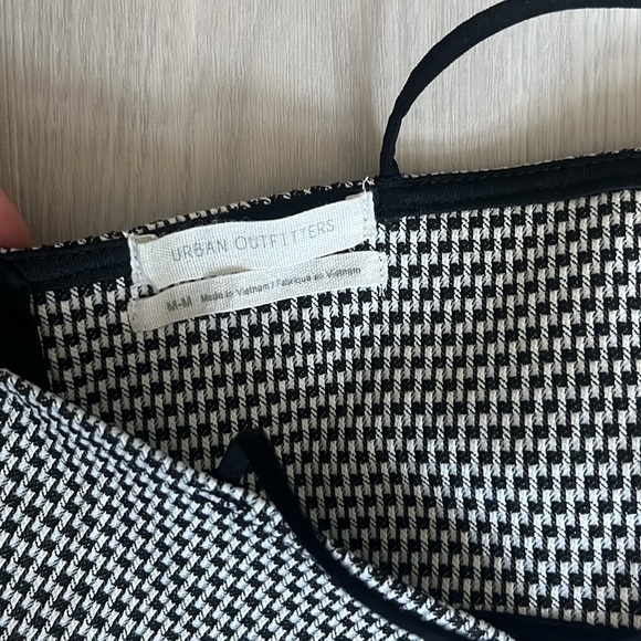 Urban Outfitters crop top (high neck) - Picture 3 of 3